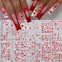 YNITSED amor y letras para un estilo contemporáneo en uñas.