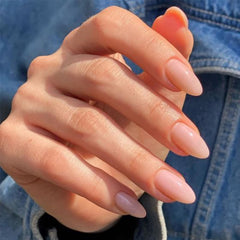 Uñas postizas YOSOMK tono natural enalmendra; aplicación fácil para todos los dedos.