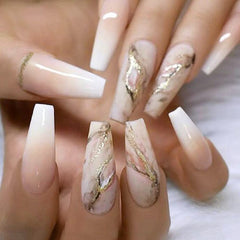 Uñas postizas YoYoee tono piel coffin largo con gradiente mármol, acabado elegante.