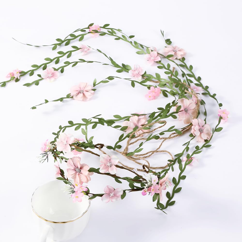 Corona de flores Yuruyi rosa con detalle de mimbre para look nupcial.
