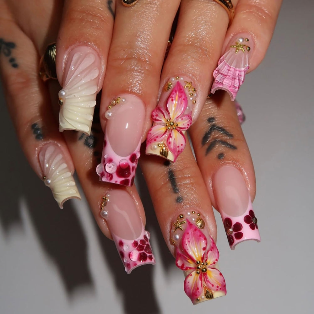 Uñas ZASKHLD con perlas y cristales de strass para un look veraniego deslumbrante