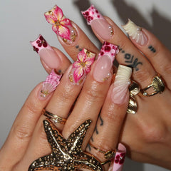 Uñas ZASKHLD con estrella dorada y concha para estilo playa elegante