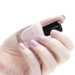 ZOYA Agnes uñas con brillo sedoso y elegante.